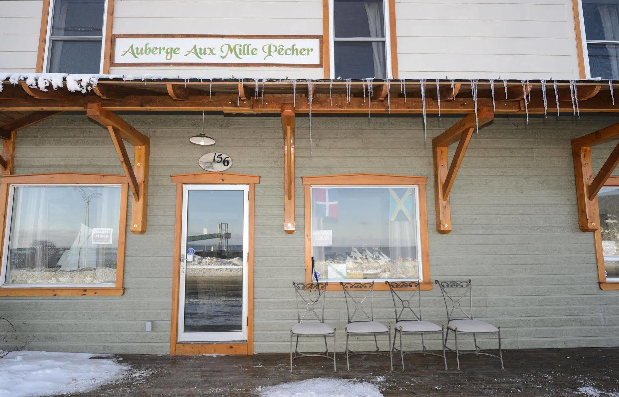 Auberge Au Mille Pecher Godbout Buitenkant foto